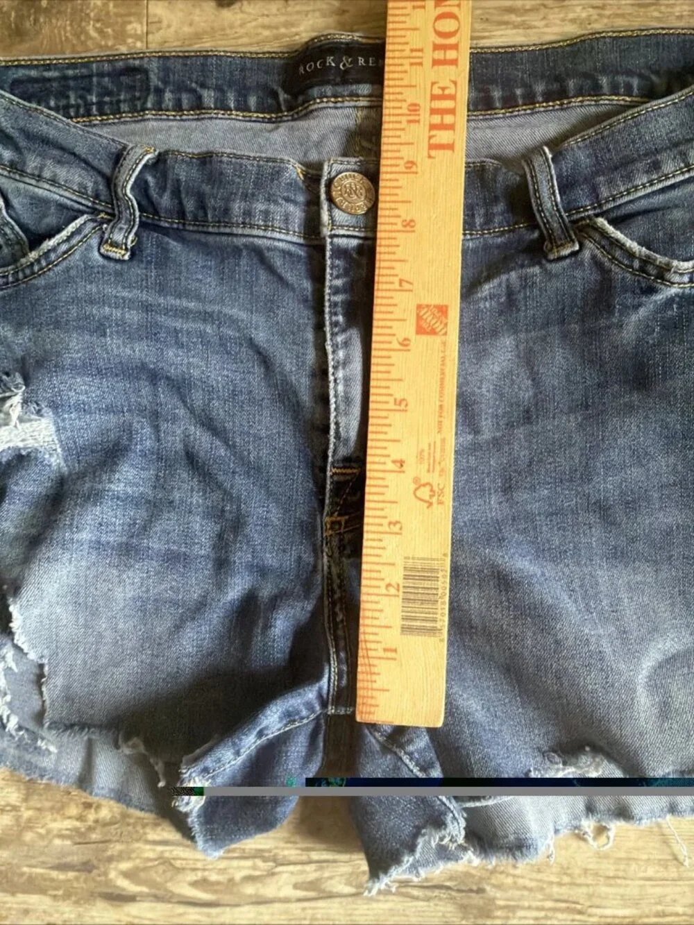 ROCK & REPUBLIC Cut-Off Distressed Jean Shorts Women’s 14
